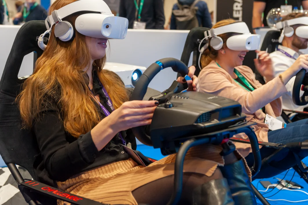 People Playing VR F1 Arcade Racing Simualtors by Fuzzy Brick DTX 13