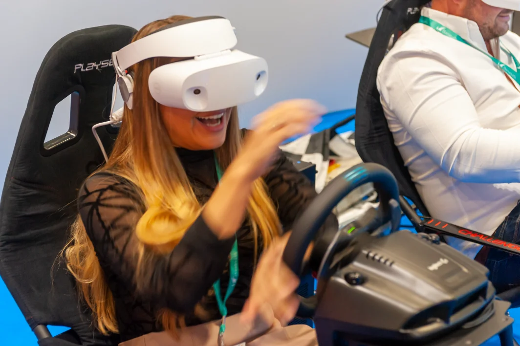 People Playing VR F1 Arcade Racing Simualtors by Fuzzy Brick - DTX (10)